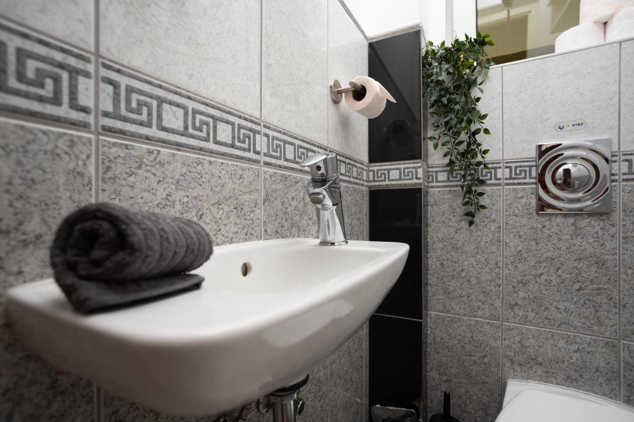 Emerald Suite With Free Parking بودابست المظهر الخارجي الصورة