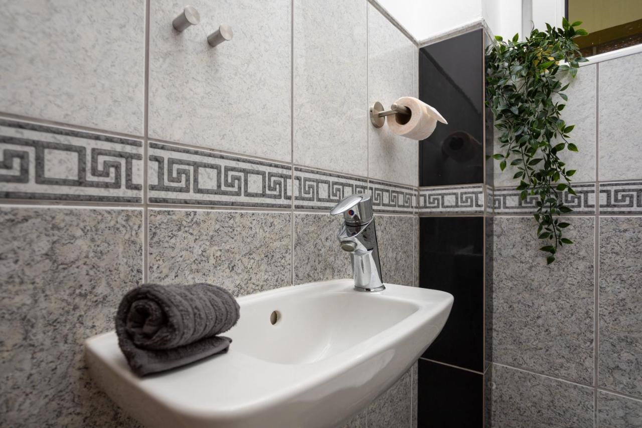 Emerald Suite With Free Parking بودابست المظهر الخارجي الصورة